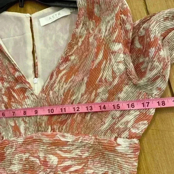 Anthropologie ASTR , NEW medium, peachy orange pink and cream colors feminine - Picture 12 of 14